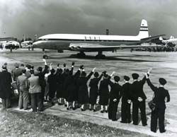 De Havilland Comet l�hd�ss� ensimm�iselle kaupalliselle lennolleen kohti Etel�-Afrikan Johannesburgia 2.5.1952.