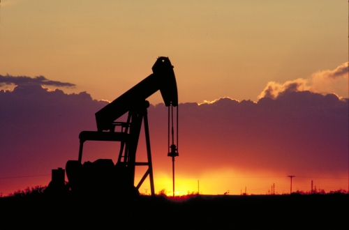 Mustaa kultaa maan povesta.